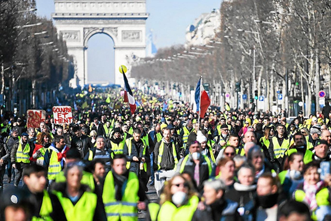 Fransa "Sarı Yelekliler" için daha sert önlemler alacak